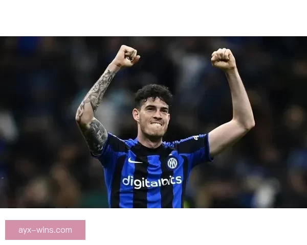 国米球迷齐聚为巴斯托尼加油昂首挺胸声援永不孤单 国米球迷齐聚为巴斯托尼加油昂首挺胸声援永不孤单